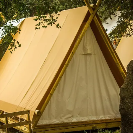Glamping Tent Jugo רוביני