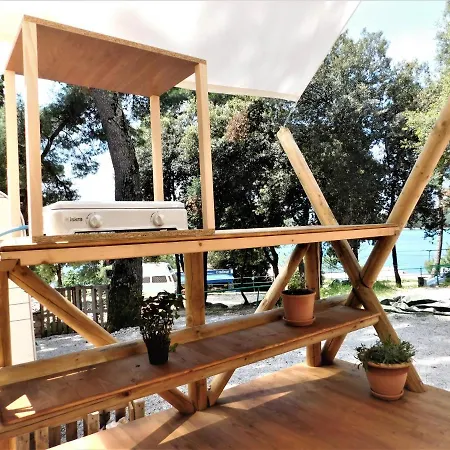 Glamping Tent Jugo * רוביני